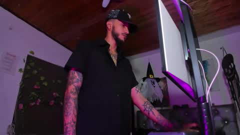 Snapshot of dex_ak586 chatting on 10.20.25 dex_ak586 online show from 10.20.25