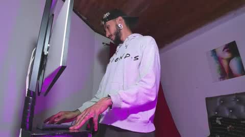 Snapshot of dex_ak586 chatting on 11.02.25 dex_ak586 online show from 11.02.25