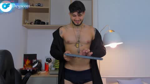 JULIAN online show from 01.01.25