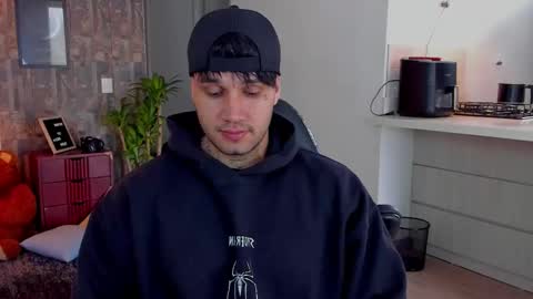 JULIAN online show from 12.05.25