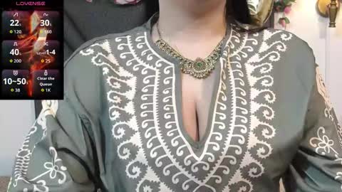 Snapshot of dharanisnisha chatting on 11.07.25 dharanisnisha online show from 11.07.25