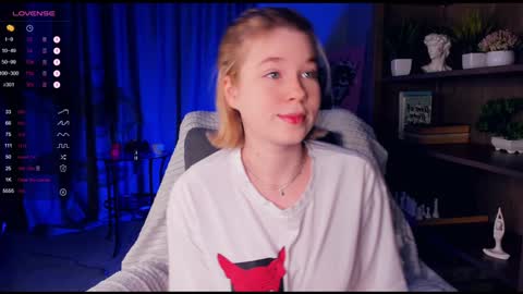 Snapshot of di_huny chatting on 12.14.24 Arina online show from 12.14.24
