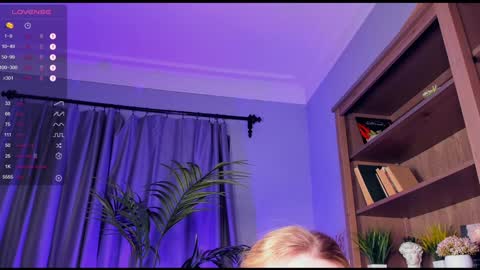 Snapshot of di_huny chatting on 01.09.25 Arina online show from 01.09.25