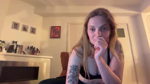 Snapshot of diamonddenisax chatting on 04.18.26 diamonddenisax online show from 04.18.26