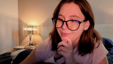 Snapshot of diana_floweri chatting on 10.21.25 Diana online show from 10.21.25