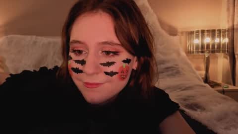 Snapshot of diana_floweri chatting on 10.31.25 Diana online show from 10.31.25