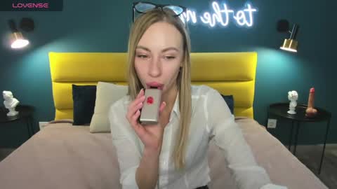 Snapshot of diana_garrett chatting on 05.14.26 Diana online show from 05.14.26