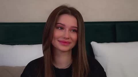 Snapshot of dianabecker chatting on 10.08.25 Diana online show from 10.08.25