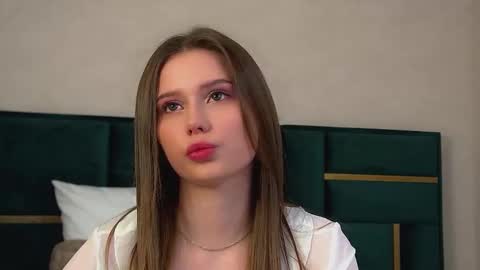 Snapshot of dianabecker chatting on 10.17.25 Diana online show from 10.17.25