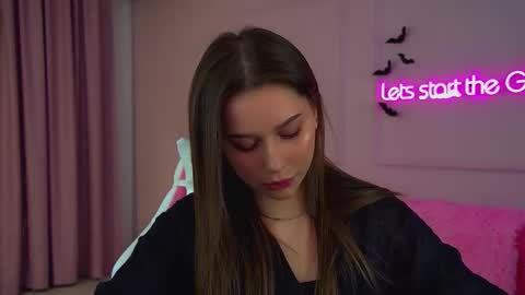 Snapshot of dianabecker chatting on 10.20.25 Diana online show from 10.20.25