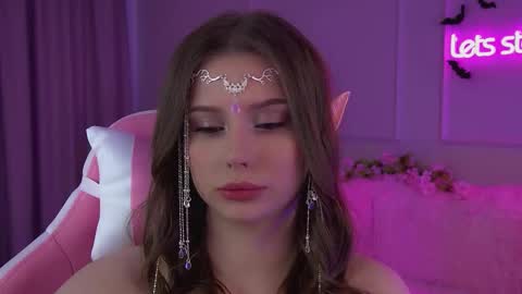 Snapshot of dianabecker chatting on 10.29.25 Diana online show from 10.29.25