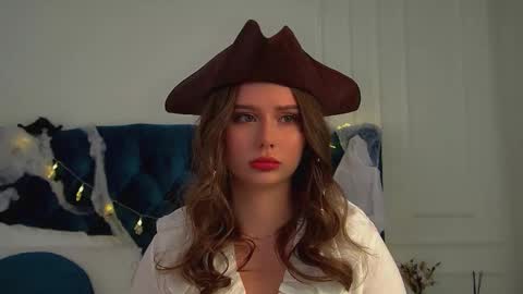 Snapshot of dianabecker chatting on 10.30.25 Diana online show from 10.30.25