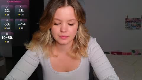 Snapshot of dianaholiday chatting on 09.30.25 Olga online show from 09.30.25