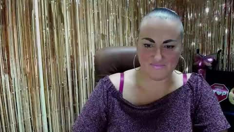 Snapshot of dianamgg chatting on 10.07.25 Diana online show from 10.07.25