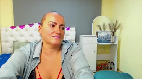 Snapshot of dianamgg chatting on 10.11.25 Diana online show from 10.11.25