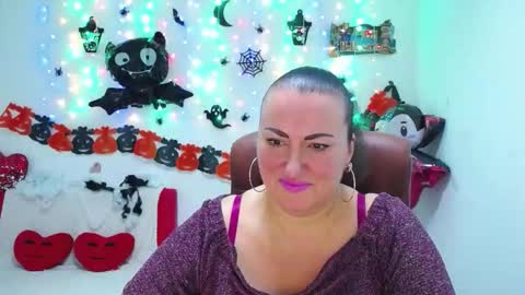 Snapshot of dianamgg chatting on 10.21.25 Diana online show from 10.21.25