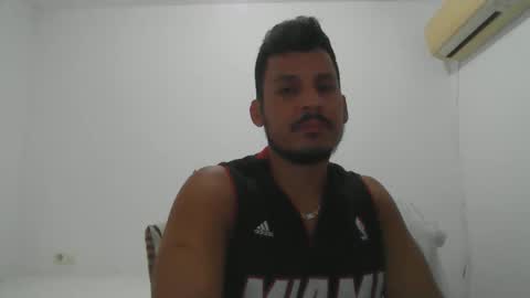 Snapshot of diangohetero21cm chatting on 10.21.25 diangohetero21cm online show from 10.21.25