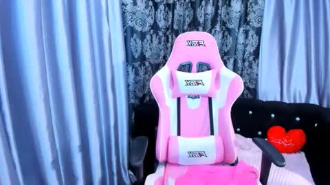 Snapshot of dianna_milton chatting on 11.06.25 Dianna online show from 11.06.25