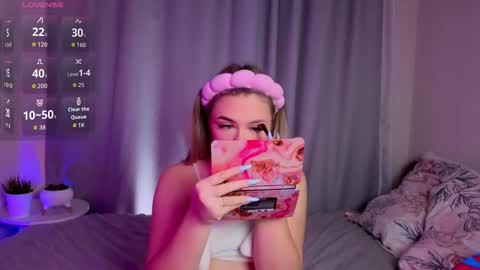 Snapshot of diannedibartolo chatting on 11.12.25 diannedibartolo online show from 11.12.25