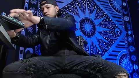 DICAPRIO online show from 02.18.25