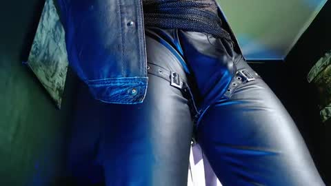 DICAPRIO online show from 04.17.26