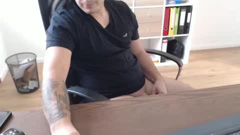 Snapshot of dickeeier96 chatting on 10.29.25 dickeeier96 online show from 10.29.25