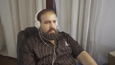 Snapshot of dicristalino chatting on 04.18.26 Cristian Dipolino online show from 04.18.26