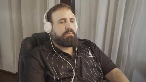 Snapshot of dicristalino chatting on 04.18.26 Cristian Dipolino online show from 04.18.26