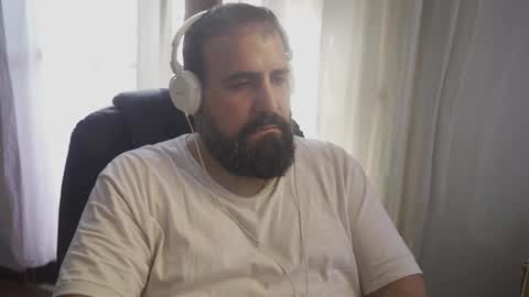 Snapshot of dicristalino chatting on 04.19.26 Cristian Dipolino online show from 04.19.26
