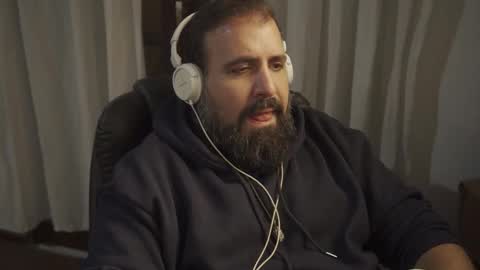 Snapshot of dicristalino chatting on 04.27.26 Cristian Dipolino online show from 04.27.26