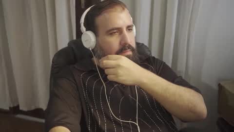 Snapshot of dicristalino chatting on 04.28.26 Cristian Dipolino online show from 04.28.26