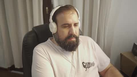 Snapshot of dicristalino chatting on 05.05.26 Cristian Dipolino online show from 05.05.26