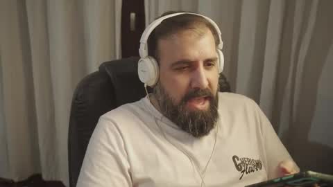 Snapshot of dicristalino chatting on 05.18.26 Cristian Dipolino online show from 05.18.26