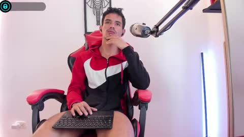 Snapshot of diego_latino chatting on 09.19.25 Diego lat online show from 09.19.25