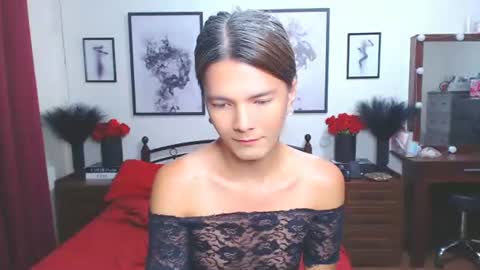 Snapshot of diense17 chatting on 10.12.25 Dennesse online show from 10.12.25