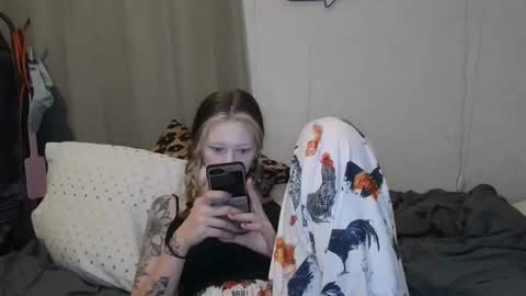 Snapshot of dimepiecexxx chatting on 02.17.26 Sofie online show from 02.17.26