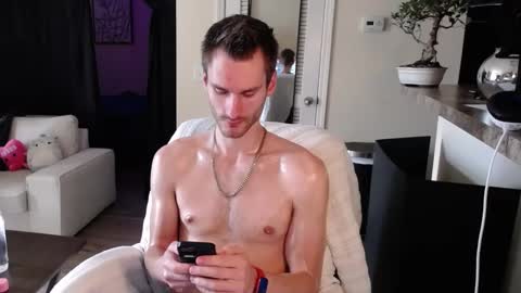 Snapshot of dimitri_4793 chatting on 02.04.25 Meechii online show from 02.04.25