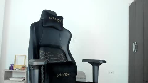 Snapshot of dimitricaruso chatting on 02.28.25 dimitricaruso online show from 02.28.25