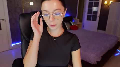 Snapshot of dinacandy chatting on 09.30.25 dinacandy online show from 09.30.25