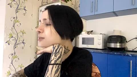 Snapshot of dinorahdamoro chatting on 10.17.25 Cate online show from 10.17.25