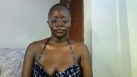 ELLE online show from 12.17.25