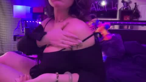 Daisy Love online show from 01.28.25