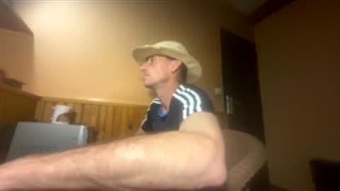 Snapshot of dirtyuniversal chatting on 04.14.26 dirtyuniversal online show from 04.14.26