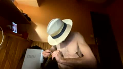 Snapshot of dirtyuniversal chatting on 04.19.26 dirtyuniversal online show from 04.19.26