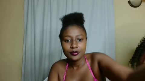 Snapshot of disah_002 chatting on 10.22.25 disah_002 online show from 10.22.25