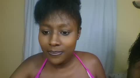 Snapshot of disah_002 chatting on 10.22.25 disah_002 online show from 10.22.25