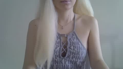 DitaMilton online show from 02.04.25