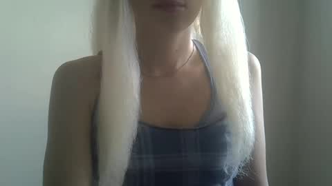 DitaMilton online show from 09.11.25