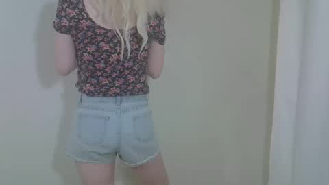 DitaMilton online show from 09.15.25