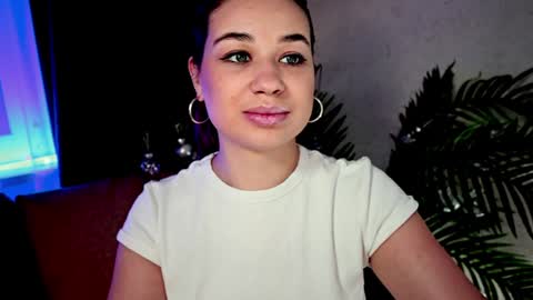 Snapshot of divetagrace chatting on 01.08.25 Tia online show from 01.08.25